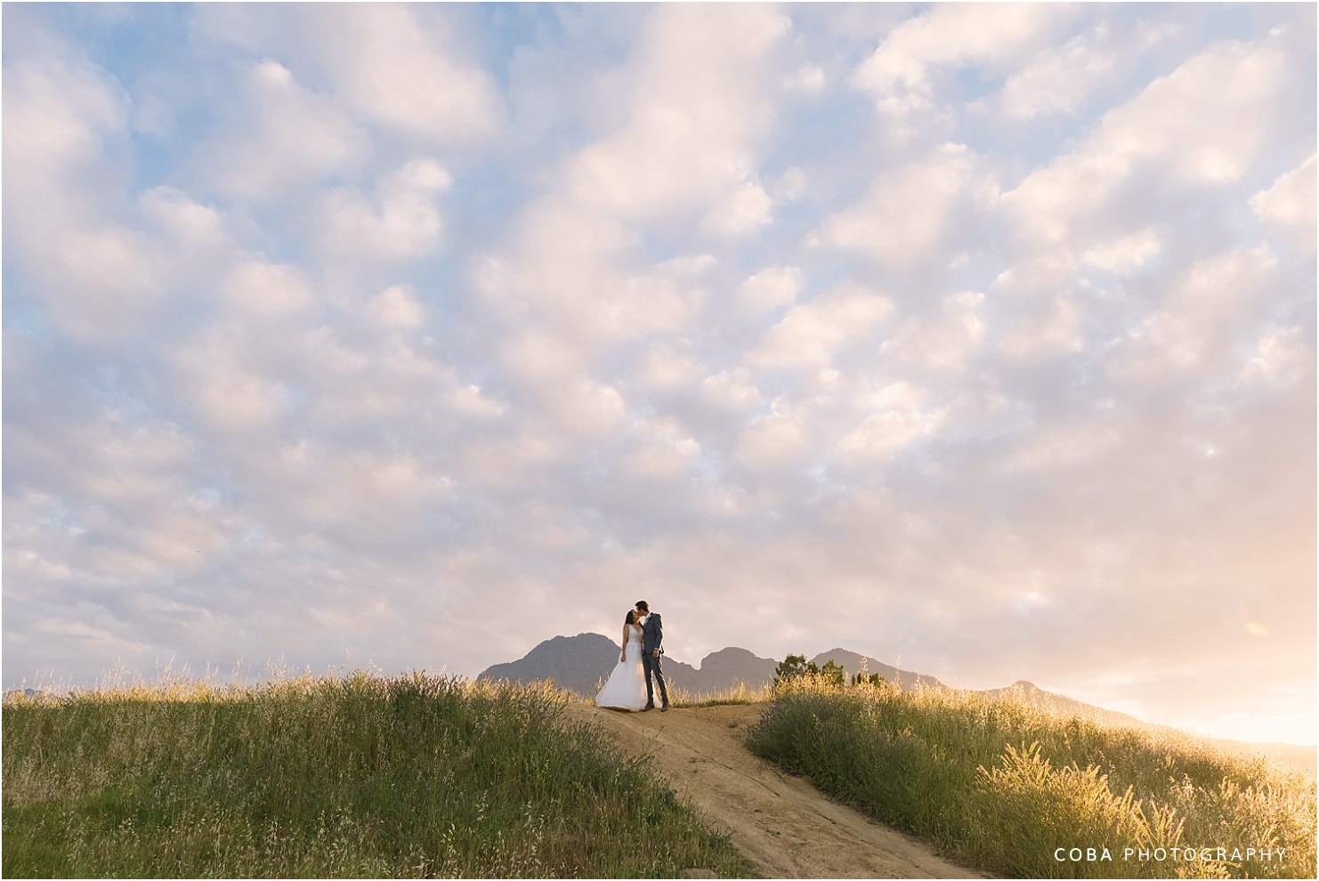 marlenique estate wedding - couple kissing at sunset