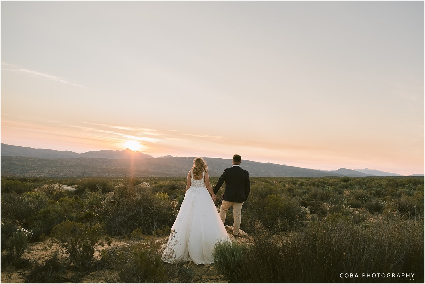 kagga kamma wedding - couple watching sunset in cederberg moutains
