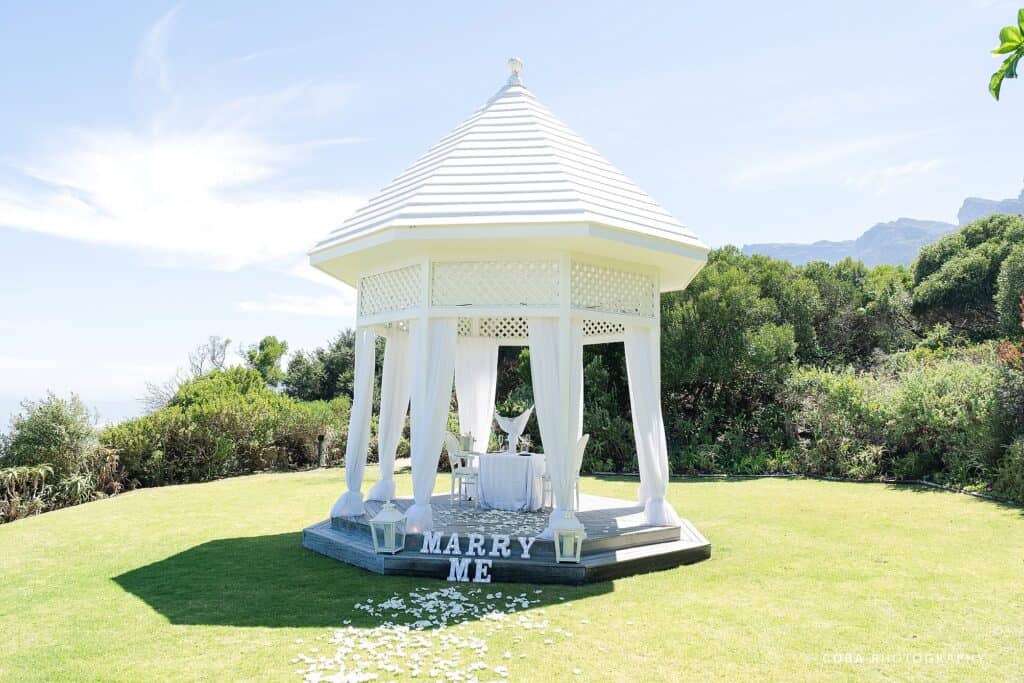 picnic proposal at the 12 apostles hotel photographed by coba photography