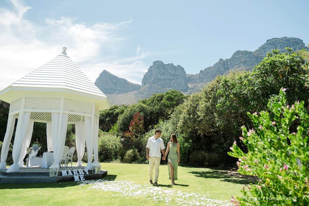 picnic proposal at the 12 apostles hotel photographed by coba photography